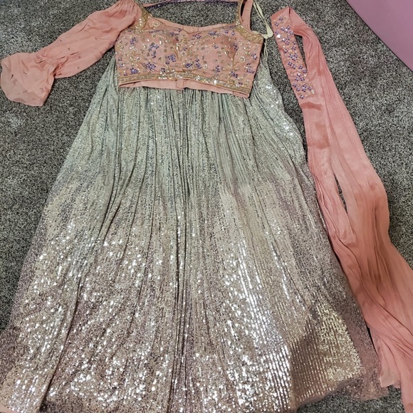 Indian outfit in blush pink and silver - Picture 14 of 16